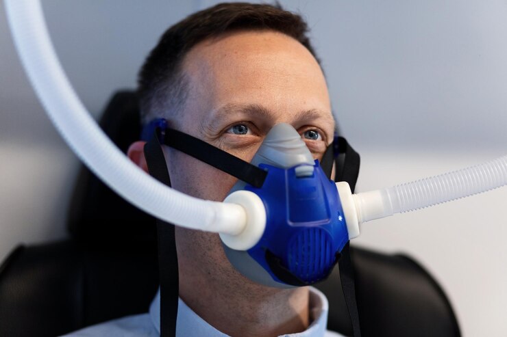 man-wearing-oxygen-mask-treatment-hyperbaric-chamber_637285-656