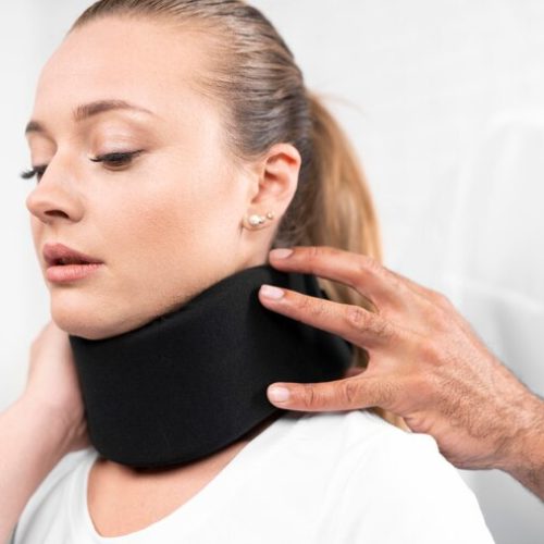 male-physiotherapist-putting-neck-brace-woman_23-2148780744