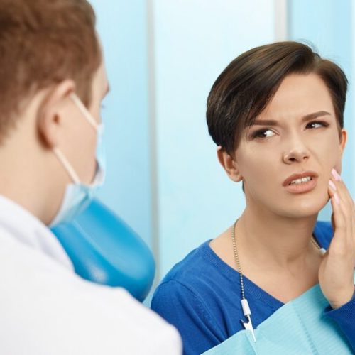 young-female-patient-visiting-dentist-office-beautiful-woman-sitting-dental-chair-complain-toothache-dental-clinic-stomatology_141858-4